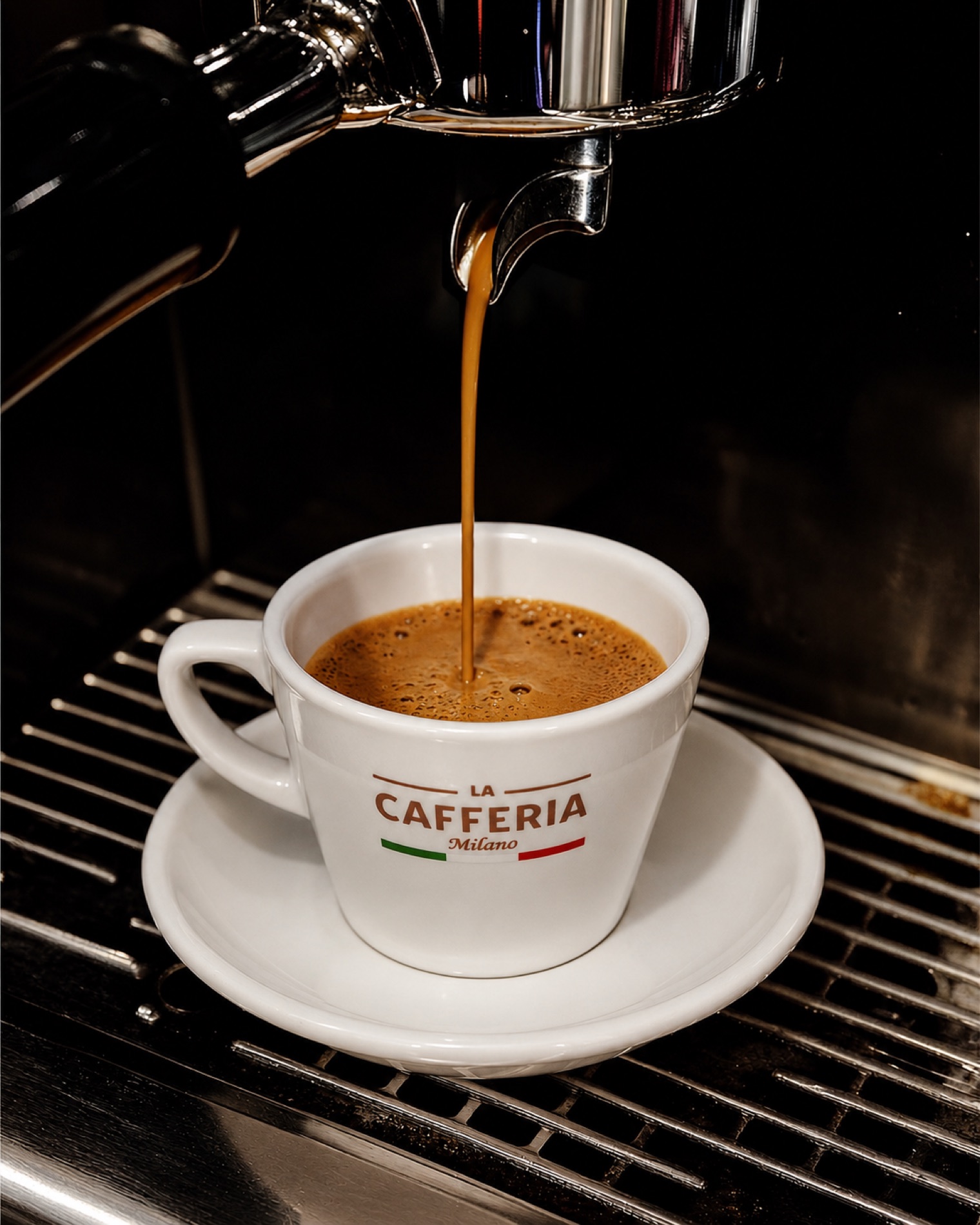 La Cafferia fincanına akan espresso